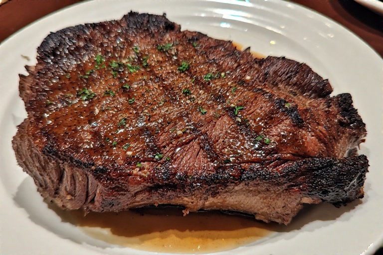 Peter Lugers Great Neck: A Steakhouse Tradition on Long Island